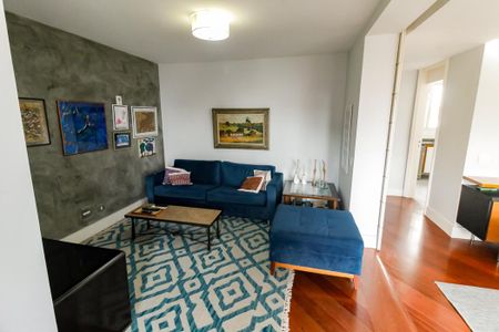 Apartamento à venda com 220m², 4 quartos e 2 vagas Apartamento à venda com 220m², 4 quartos e 2 vagasSala - TV