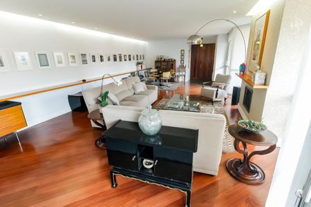 Apartamento à venda com 220m², 4 quartos e 2 vagas Apartamento à venda com 220m², 4 quartos e 2 vagasSala