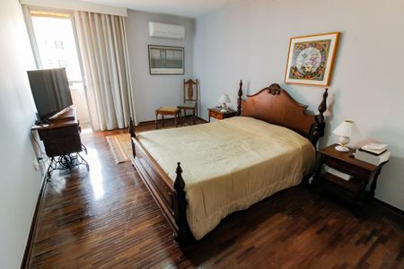 Apartamento à venda com 220m², 4 quartos e 2 vagas Apartamento à venda com 220m², 4 quartos e 2 vagasSuíte 3