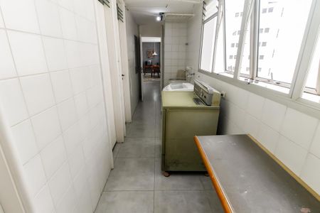 Apartamento à venda com 220m², 4 quartos e 2 vagas Apartamento à venda com 220m², 4 quartos e 2 vagasÁrea de Serviço