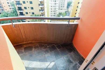 Apartamento à venda com 220m², 4 quartos e 2 vagas Apartamento à venda com 220m², 4 quartos e 2 vagasVaranda - Suíte 2