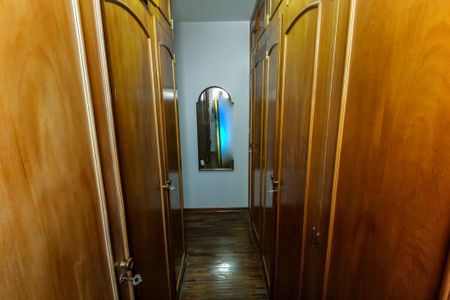 Apartamento à venda com 220m², 4 quartos e 2 vagas Apartamento à venda com 220m², 4 quartos e 2 vagasCloset da suíte 3