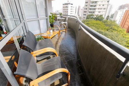 Apartamento à venda com 220m², 4 quartos e 2 vagas Apartamento à venda com 220m², 4 quartos e 2 vagasVaranda da Sala