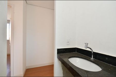 Apartamento à venda com 212m², 4 quartos e 4 vagas Apartamento à venda com 212m², 4 quartos e 4 vagasBanheiro Social