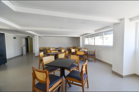 Apartamento à venda com 212m², 4 quartos e 4 vagas Apartamento à venda com 212m², 4 quartos e 4 vagasÁrea comum - Salão de festas