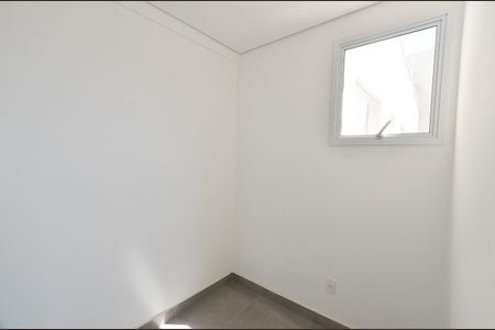 Apartamento à venda com 212m², 4 quartos e 4 vagas Apartamento à venda com 212m², 4 quartos e 4 vagasQuarto de Serviço