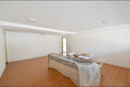 Apartamento à venda com 212m², 4 quartos e 4 vagas Apartamento à venda com 212m², 4 quartos e 4 vagasÁrea comum