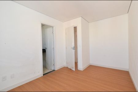Apartamento à venda com 212m², 4 quartos e 4 vagas Apartamento à venda com 212m², 4 quartos e 4 vagasSuíte 4
