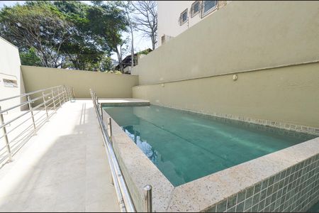 Apartamento à venda com 212m², 4 quartos e 4 vagas Apartamento à venda com 212m², 4 quartos e 4 vagasÁrea comum - Piscina