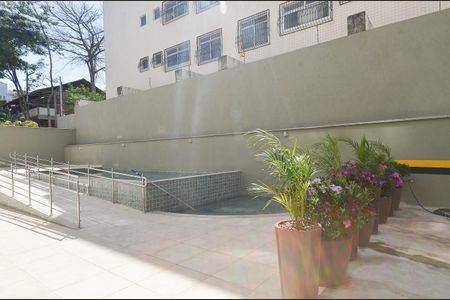 Apartamento à venda com 212m², 4 quartos e 4 vagas Apartamento à venda com 212m², 4 quartos e 4 vagasÁrea comum - Piscina