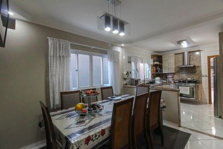 Casa à venda com 180m², 6 quartos e 3 vagas Casa à venda com 180m², 6 quartos e 3 vagasSala de Jantar