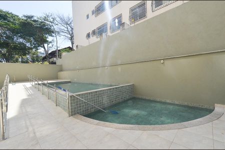 Apartamento à venda com 212m², 4 quartos e 4 vagas Apartamento à venda com 212m², 4 quartos e 4 vagasÁrea comum - Piscina