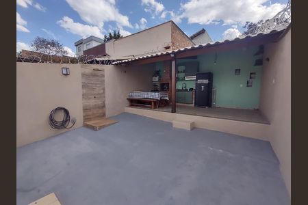 Casa à venda com 179m², 2 quartos e 2 vagasQuintal