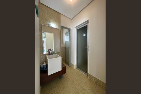 Casa de condomínio à venda com 672m², 5 quartos e 4 vagas Casa de condomínio à venda com 672m², 5 quartos e 4 vagasLavabo 2