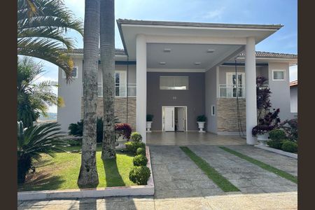 Casa de condomínio à venda com 672m², 5 quartos e 4 vagas Casa de condomínio à venda com 672m², 5 quartos e 4 vagasFachada