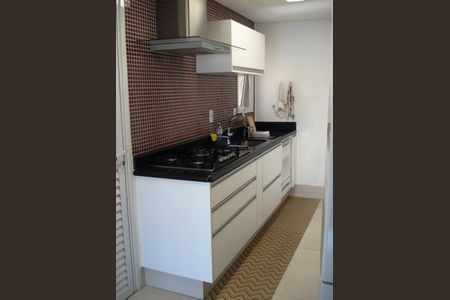 Apartamento à venda com 130m², 3 quartos e 2 vagas Apartamento à venda com 130m², 3 quartos e 2 vagasCozinha