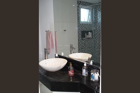 Apartamento à venda com 130m², 3 quartos e 2 vagas Apartamento à venda com 130m², 3 quartos e 2 vagasBanheiro