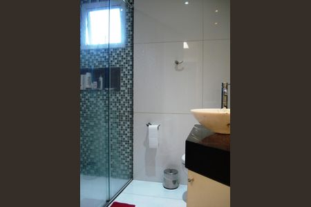 Apartamento à venda com 130m², 3 quartos e 2 vagas Apartamento à venda com 130m², 3 quartos e 2 vagasChuveiro