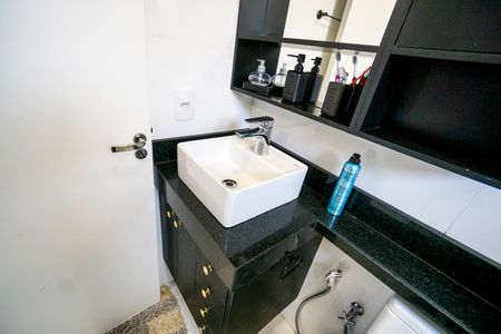 Apartamento à venda com 103m², 3 quartos e 2 vagasBanheiro da suíte 01