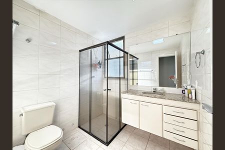 Apartamento à venda com 110m², 3 quartos e 2 vagas Apartamento à venda com 110m², 3 quartos e 2 vagasBanheiro