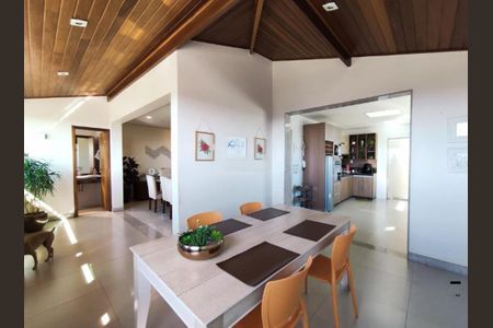 Casa à venda com 600m², 4 quartos e 4 vagas