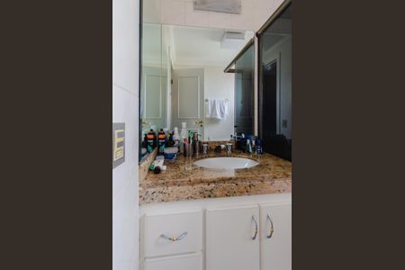 Apartamento à venda com 157m², 5 quartos e 3 vagas Apartamento à venda com 157m², 5 quartos e 3 vagasBanheiro 2 da Suíte 2