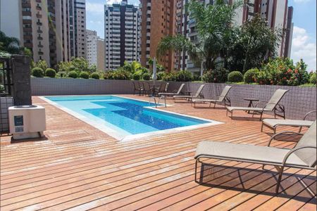 Apartamento à venda com 157m², 5 quartos e 3 vagas Apartamento à venda com 157m², 5 quartos e 3 vagasÁrea comum - Piscina