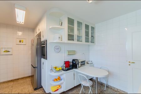 Apartamento à venda com 157m², 5 quartos e 3 vagas Apartamento à venda com 157m², 5 quartos e 3 vagasCozinha