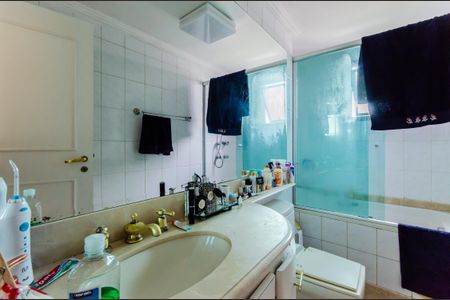 Apartamento à venda com 157m², 5 quartos e 3 vagas Apartamento à venda com 157m², 5 quartos e 3 vagasBanheiro da Suíte 2