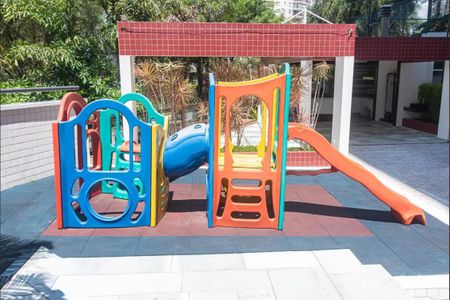 Apartamento à venda com 157m², 5 quartos e 3 vagas Apartamento à venda com 157m², 5 quartos e 3 vagasÁrea comum - Playground