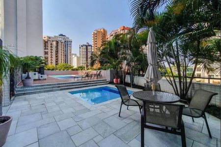 Apartamento à venda com 157m², 5 quartos e 3 vagas Apartamento à venda com 157m², 5 quartos e 3 vagasÁrea comum - Piscina