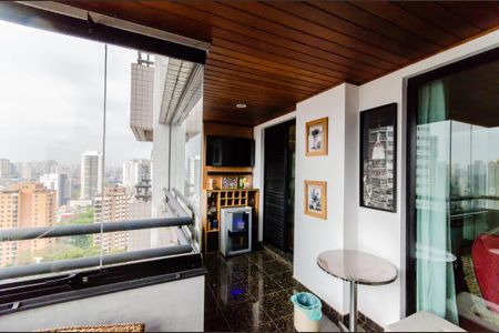 Apartamento à venda com 157m², 5 quartos e 3 vagas Apartamento à venda com 157m², 5 quartos e 3 vagasVaranda da Sala