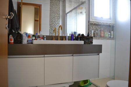Apartamento à venda com 140m², 4 quartos e 4 vagasBanheiro da suíte