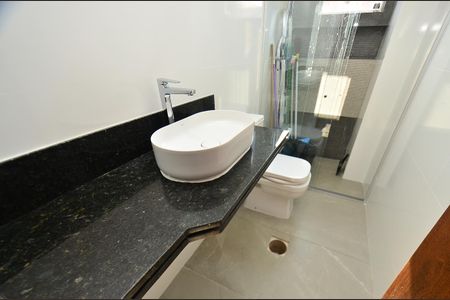 Apartamento à venda com 113m², 2 quartos e 1 vaga Apartamento à venda com 113m², 2 quartos e 1 vagaBanheiro