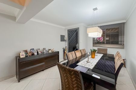 Casa à venda com 174m², 3 quartos e sem vaga Casa à venda com 174m², 3 quartos e sem vagaSala