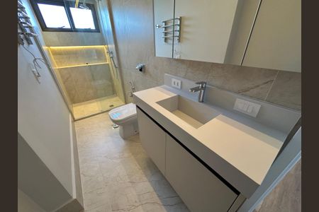 Apartamento à venda com 287m², 3 quartos e 4 vagas Apartamento à venda com 287m², 3 quartos e 4 vagasBanheiro da Suíte 2