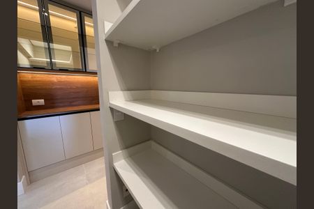 Apartamento à venda com 287m², 3 quartos e 4 vagas Apartamento à venda com 287m², 3 quartos e 4 vagasDespensa