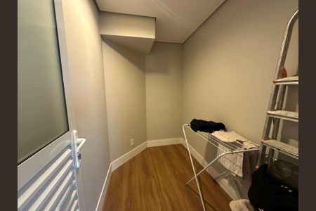 Apartamento à venda com 287m², 3 quartos e 4 vagas Apartamento à venda com 287m², 3 quartos e 4 vagasQuarto de Serviço
