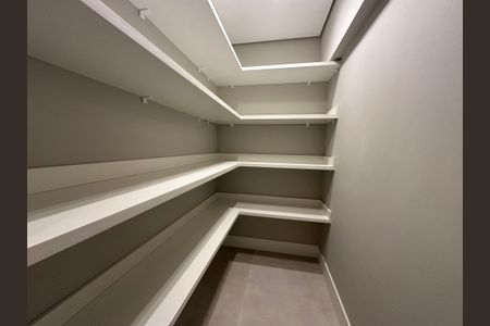 Apartamento à venda com 287m², 3 quartos e 4 vagas Apartamento à venda com 287m², 3 quartos e 4 vagasDespensa