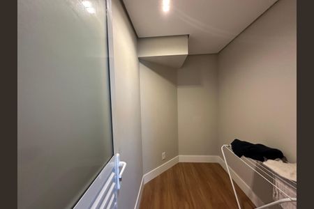 Apartamento à venda com 287m², 3 quartos e 4 vagas Apartamento à venda com 287m², 3 quartos e 4 vagasQuarto de Serviço