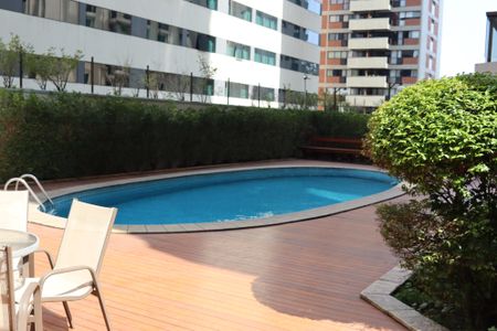 Apartamento à venda com 287m², 3 quartos e 4 vagas Apartamento à venda com 287m², 3 quartos e 4 vagasÁrea comum - Piscina