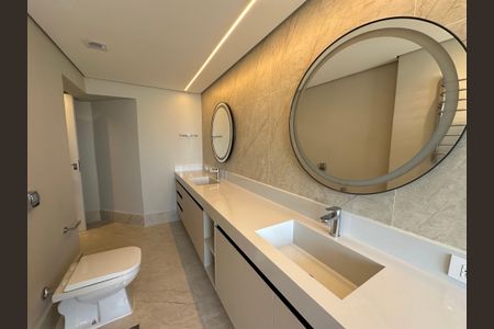 Apartamento à venda com 287m², 3 quartos e 4 vagas Apartamento à venda com 287m², 3 quartos e 4 vagasBanheiro da Suíte 3