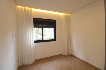 Casa de condomínio para alugar com 460m², 4 quartos e 4 vagasSuite 3