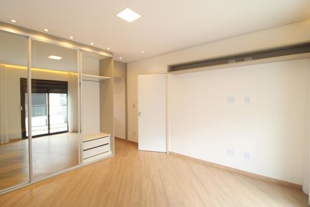 Casa de condomínio para alugar com 460m², 4 quartos e 4 vagasSuite 4