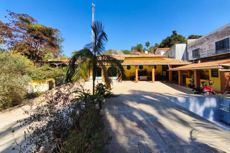 Casa à venda com 340m², 3 quartos e 15 vagas Casa à venda com 340m², 3 quartos e 15 vagasQuintal - Piscina