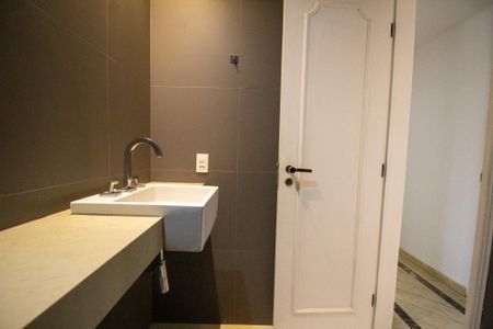 Apartamento para alugar com 280m², 3 quartos e 2 vagasBanheiro Social