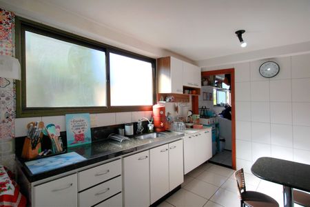 Apartamento à venda com 152m², 4 quartos e 4 vagasCozinha