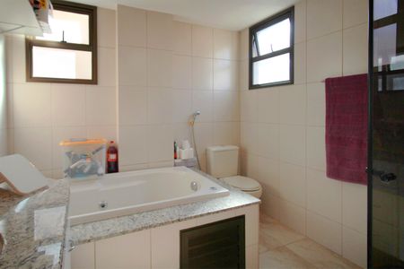 Apartamento à venda com 152m², 4 quartos e 4 vagasBanheiro da Suíte