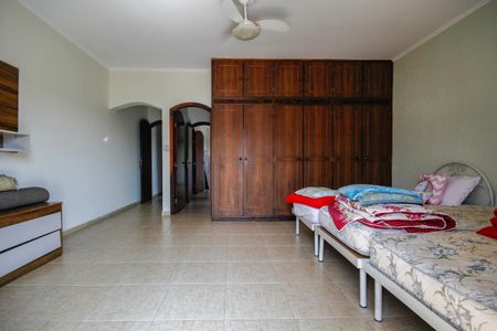 Casa à venda com 390m², 4 quartos e 4 vagas Casa à venda com 390m², 4 quartos e 4 vagasQuarto 1
