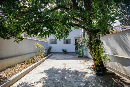 Casa à venda com 390m², 4 quartos e 4 vagas Casa à venda com 390m², 4 quartos e 4 vagasQuintal